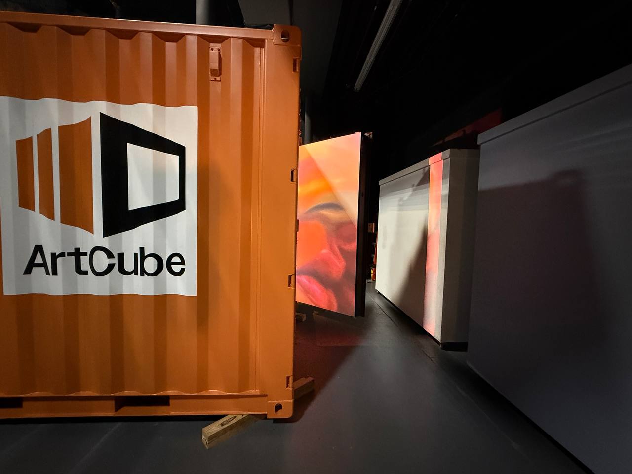 ArtCube portable LED container